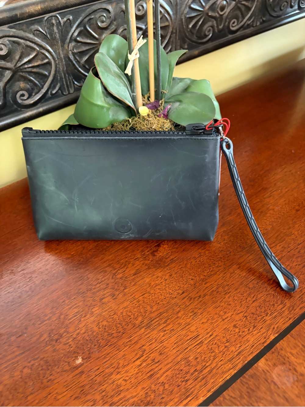 Hunter for Target Black Rubber Wristlet Pouch with Strap NWT - Picture 2 of 5
